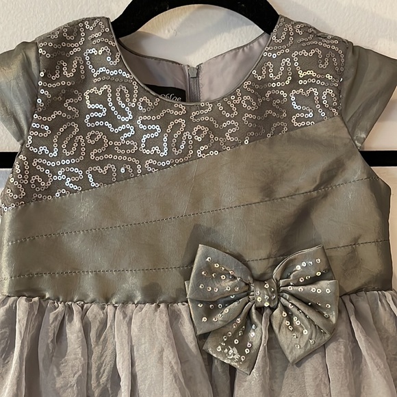 Isabell & Chloe Silver Party Dress with Sequin Bodice and tiered chiffon skirt - Picture 3 of 4